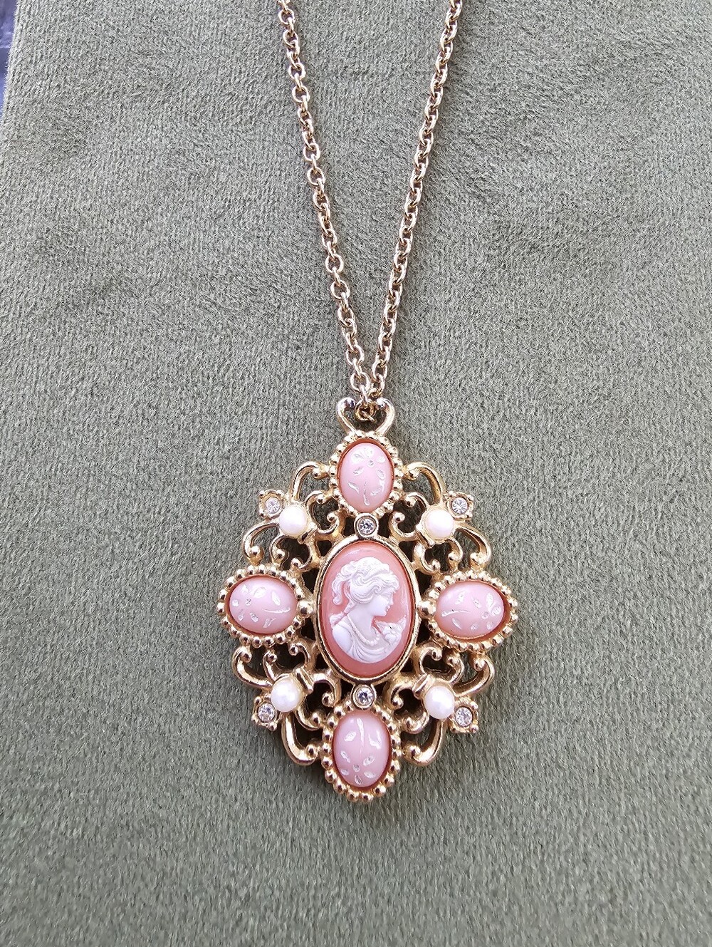 Vintage Avon Cameo Necklace